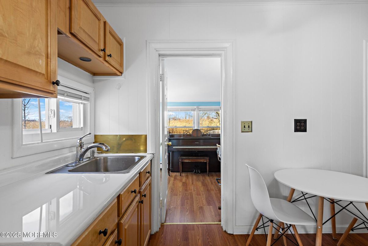 Interior, Kitchen, Piano, Water, Wood Texture Flooring