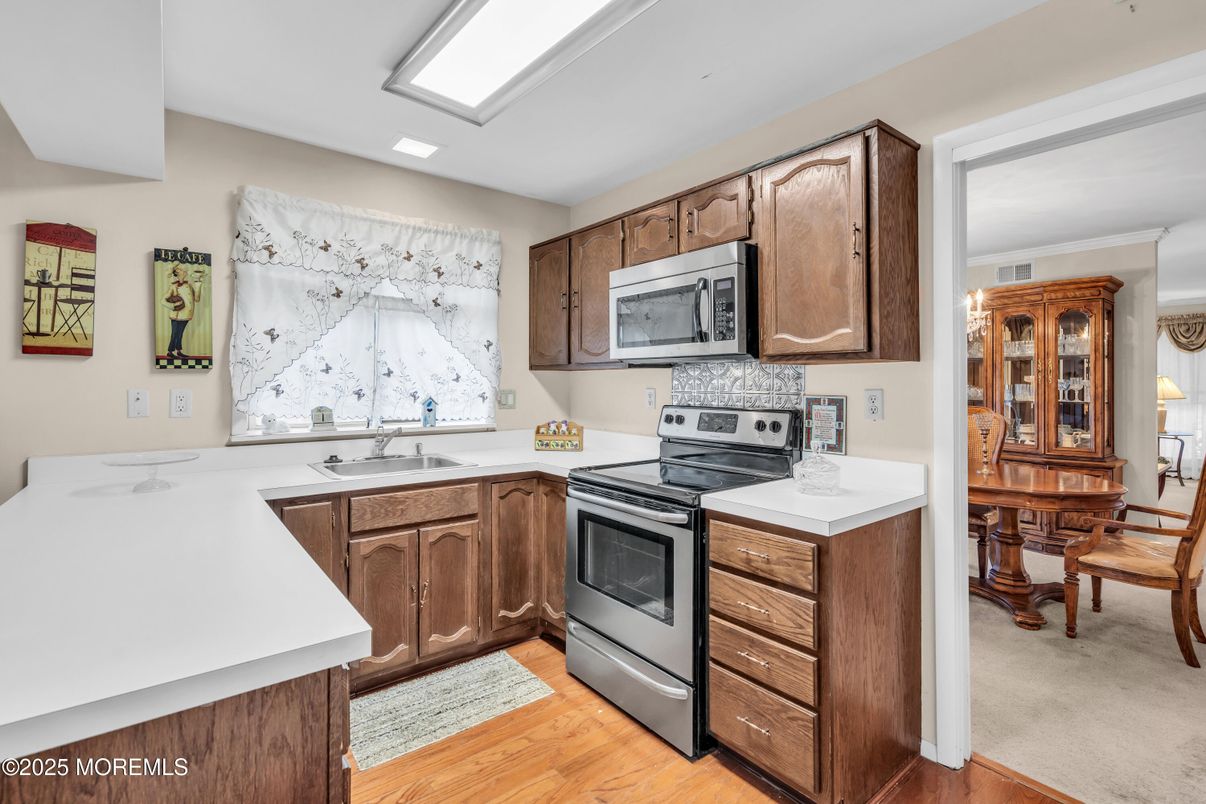 Dining room, Interior, Kitchen, Recessed Lighting, Wood Texture Flooring
