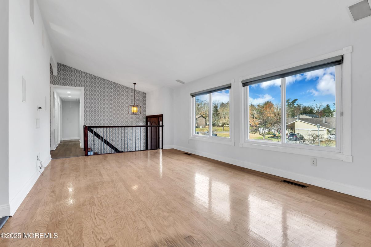 Empty room, Interior, Pendant Lights, Wood Texture Flooring