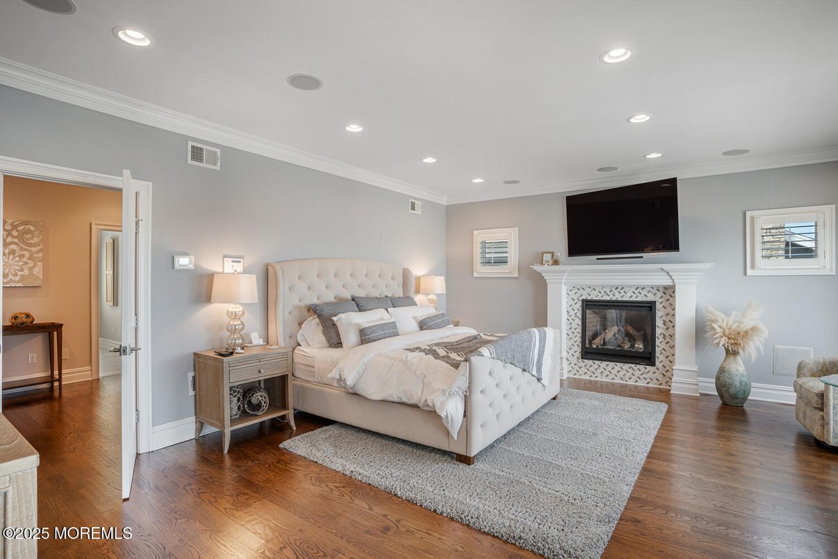 Bedroom, Fireplace, Interior, Recessed Lighting, Wood Texture Flooring