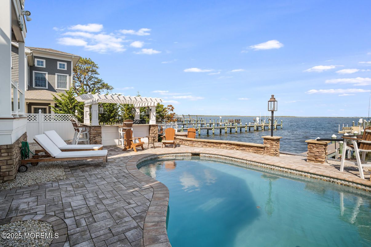 Exterior, Pool, Water