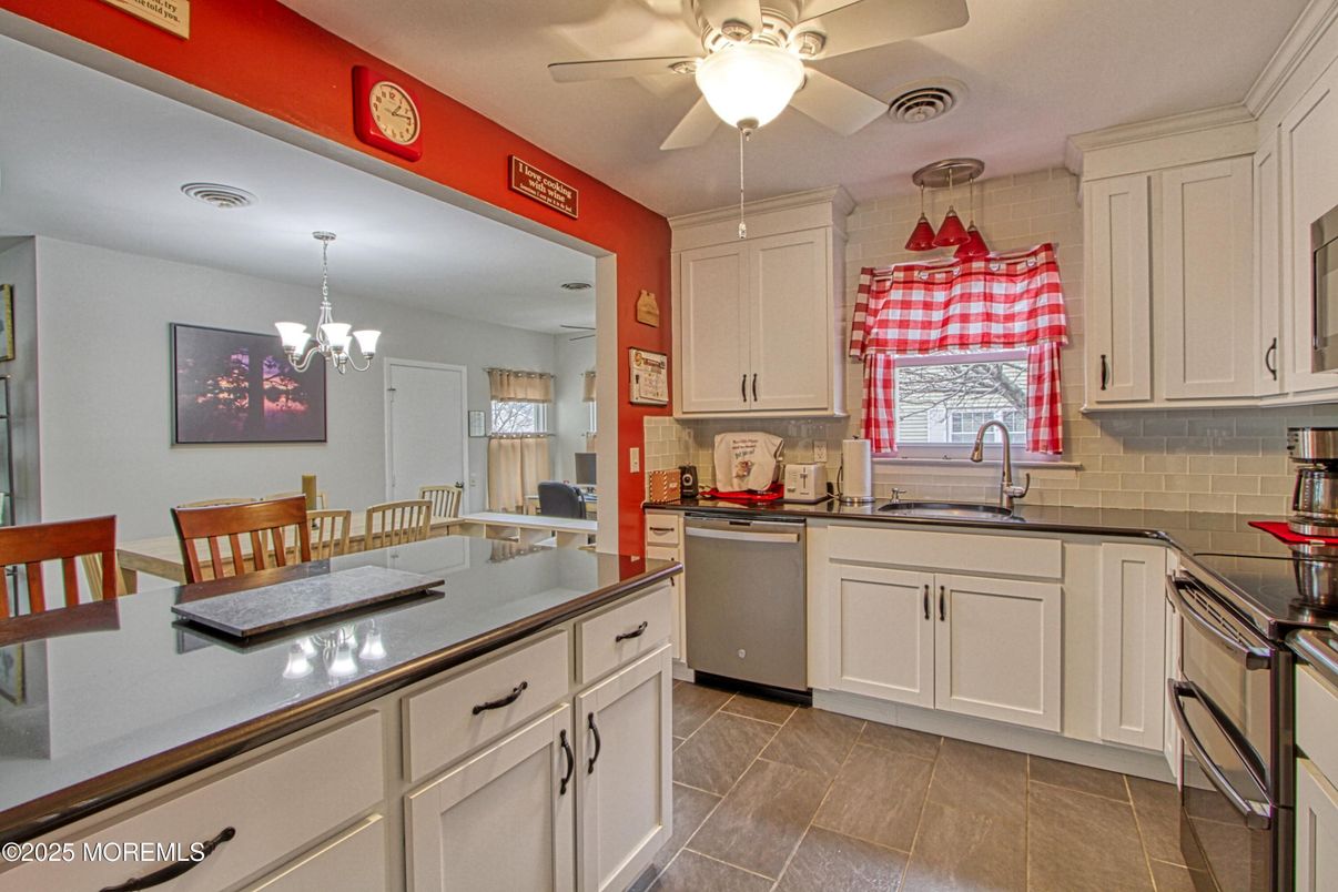 Chandelier, Dining room, Interior, Kitchen, Pendant Lights