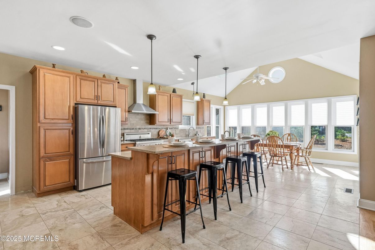 Dining room, Interior, Kitchen, Pendant Lights, Recessed Lighting, Stainless Steel Appliances