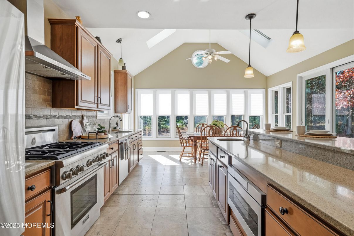 Dining room, Interior, Kitchen, Pendant Lights, Recessed Lighting, Stainless Steel Appliances