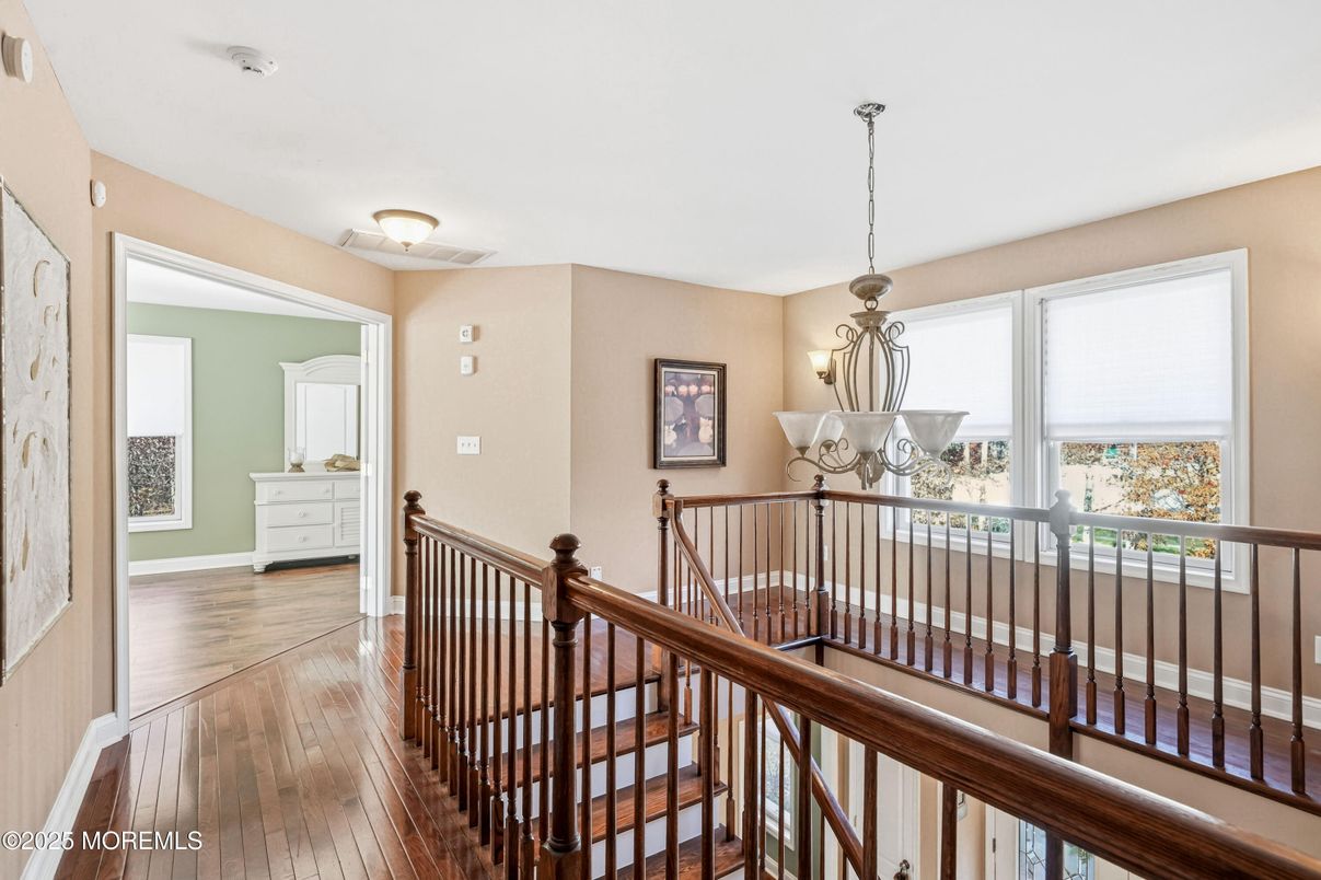 Interior, Pendant Lights, Wood Texture Flooring