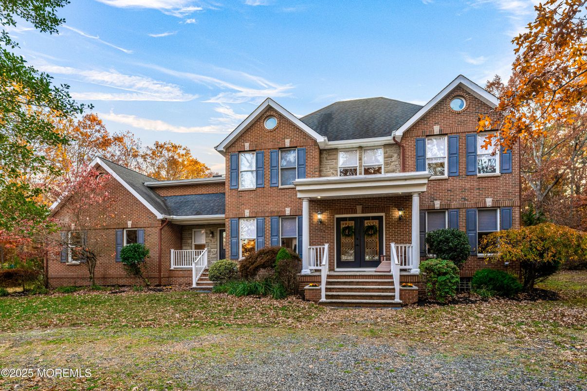 Exterior, Facade, Brick Facade, Brick Traditional