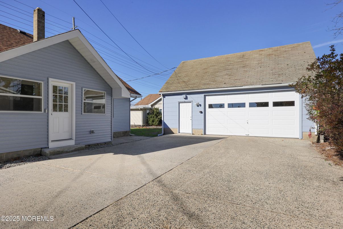 Detached Garage, Exterior