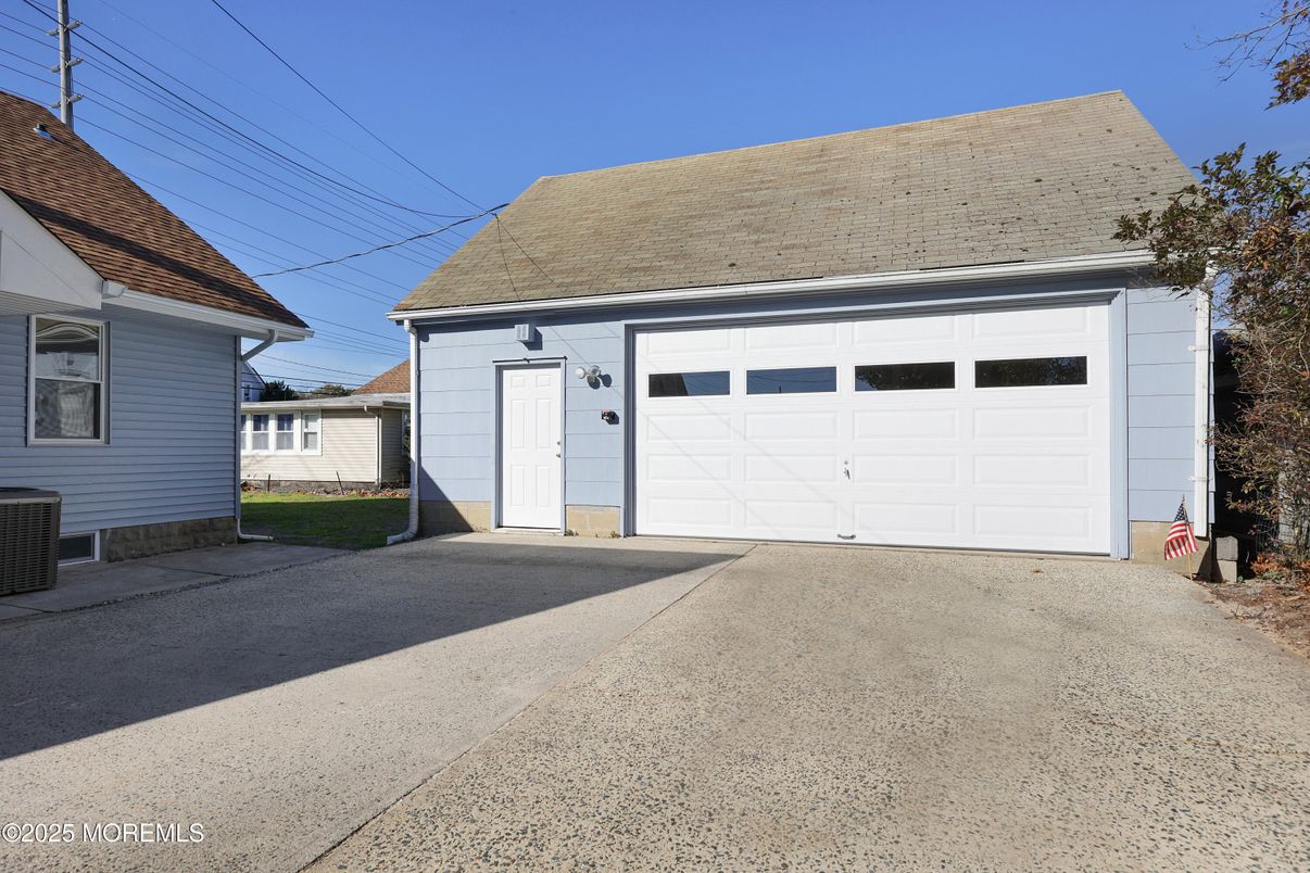Detached Garage, Exterior