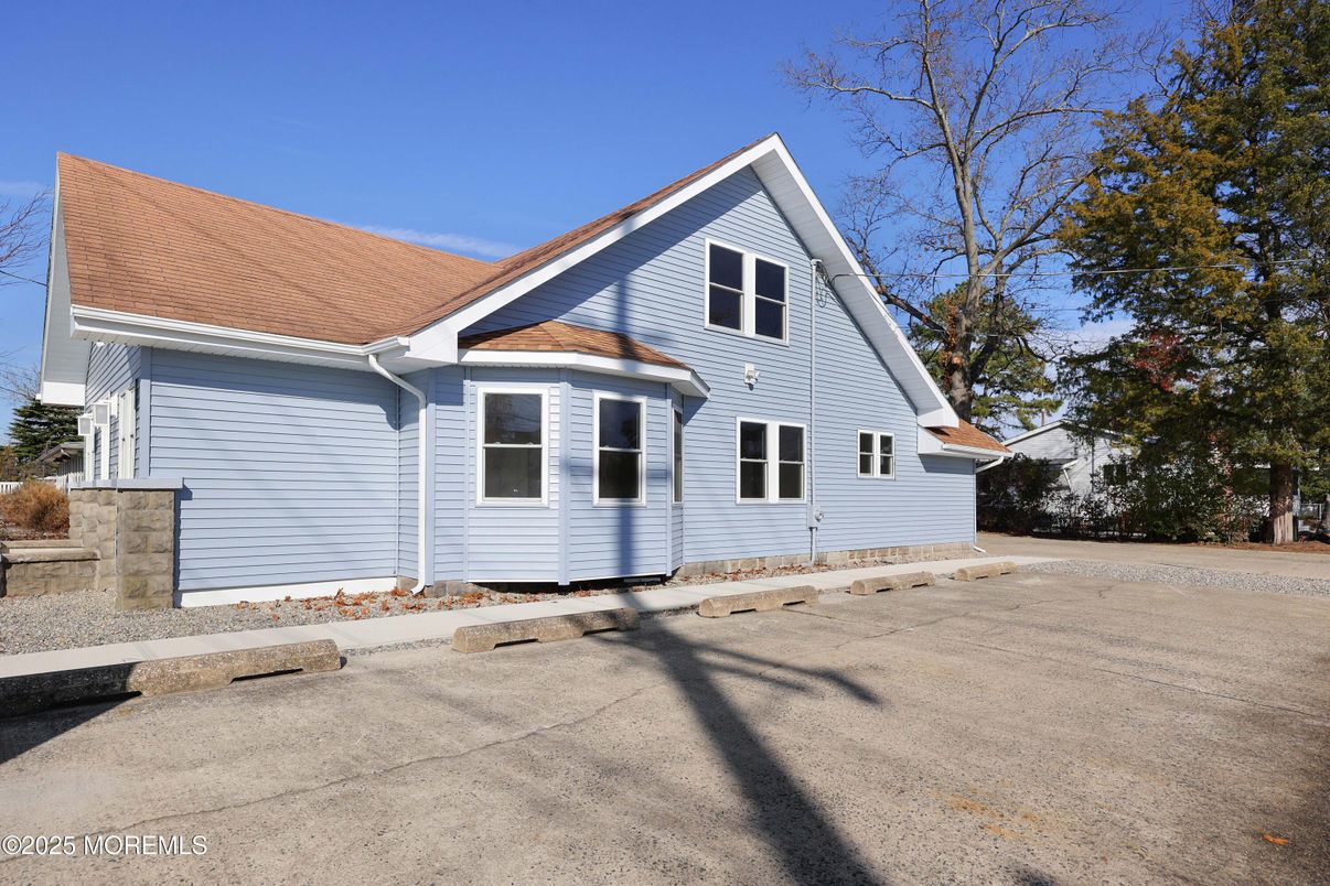 Exterior, Facade, Tudor Revival