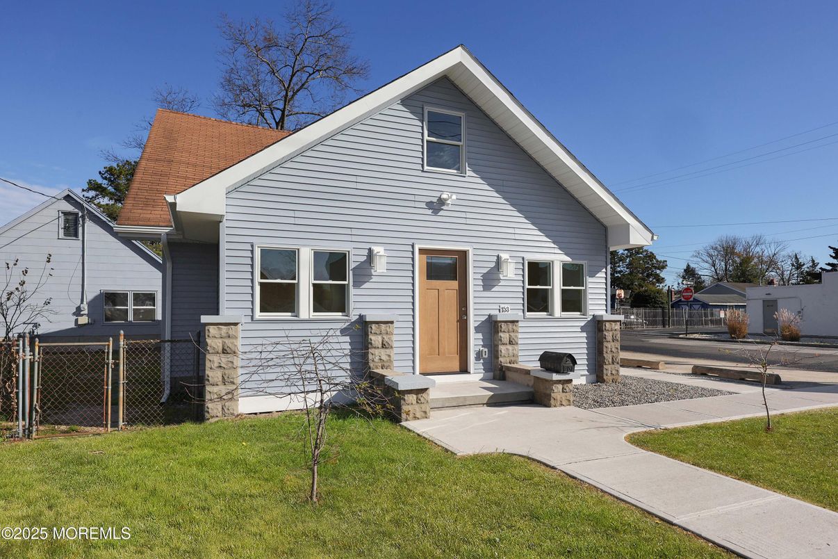 Exterior, Facade, Queen Anne Victorian