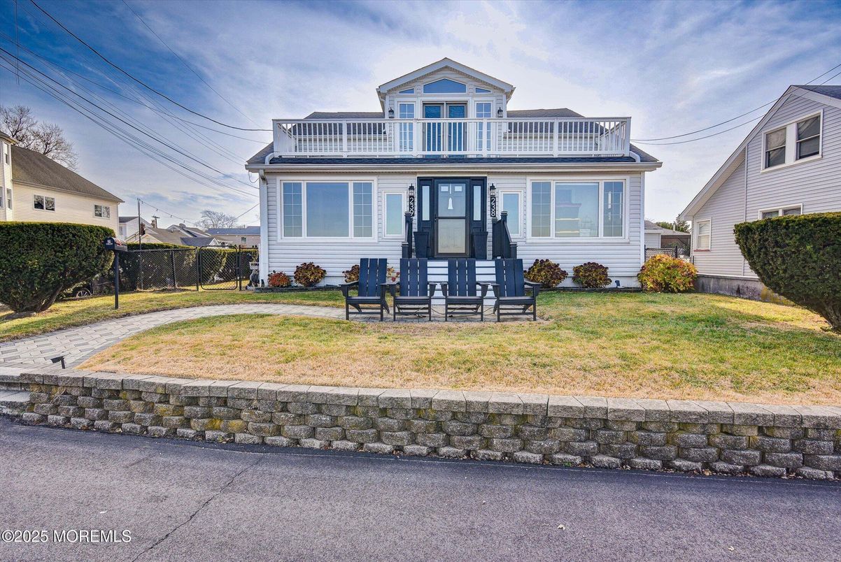 Exterior, Facade, American Foursquare