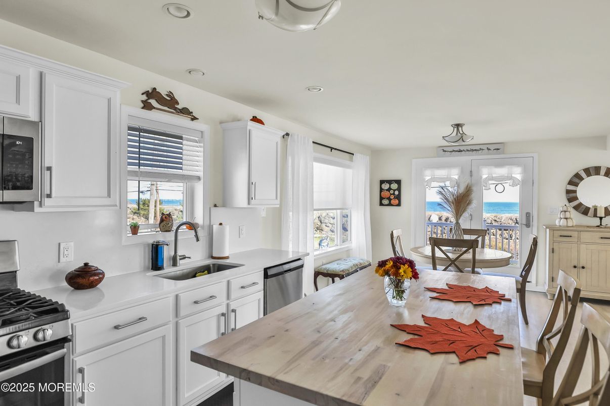 Dining room, Interior, Kitchen, Recessed Lighting, Stainless Steel Appliances, Water