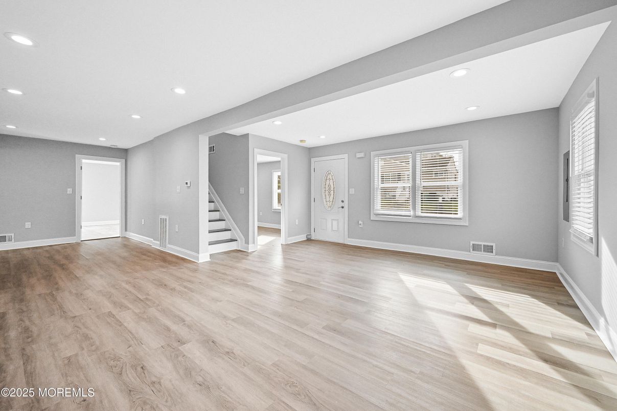 Empty room, Interior, Recessed Lighting, Wood Texture Flooring