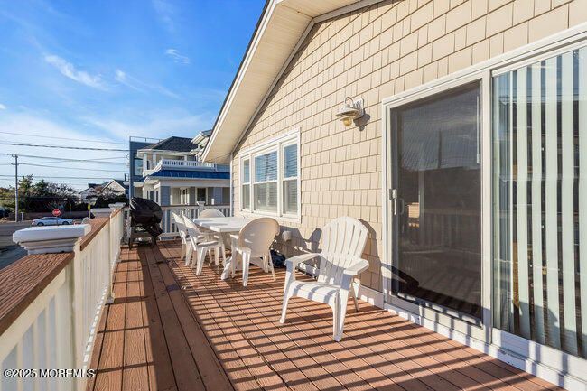 Exterior, Wood Texture Flooring