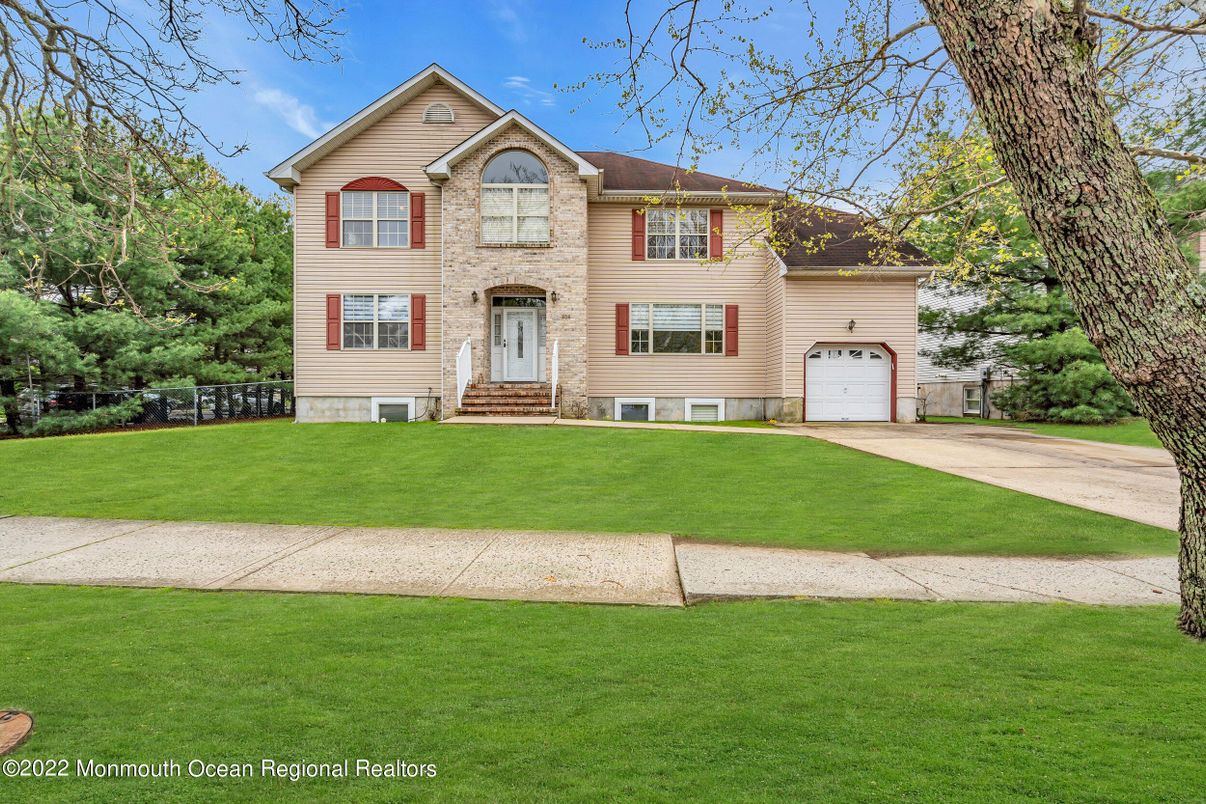 Attached, Exterior, Facade, Georgian