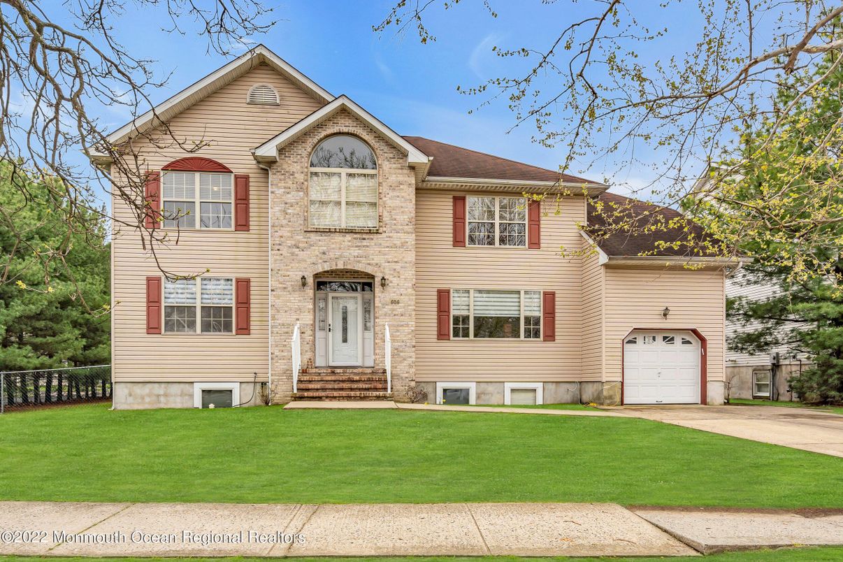 Attached, Exterior, Facade, Raised Ranch