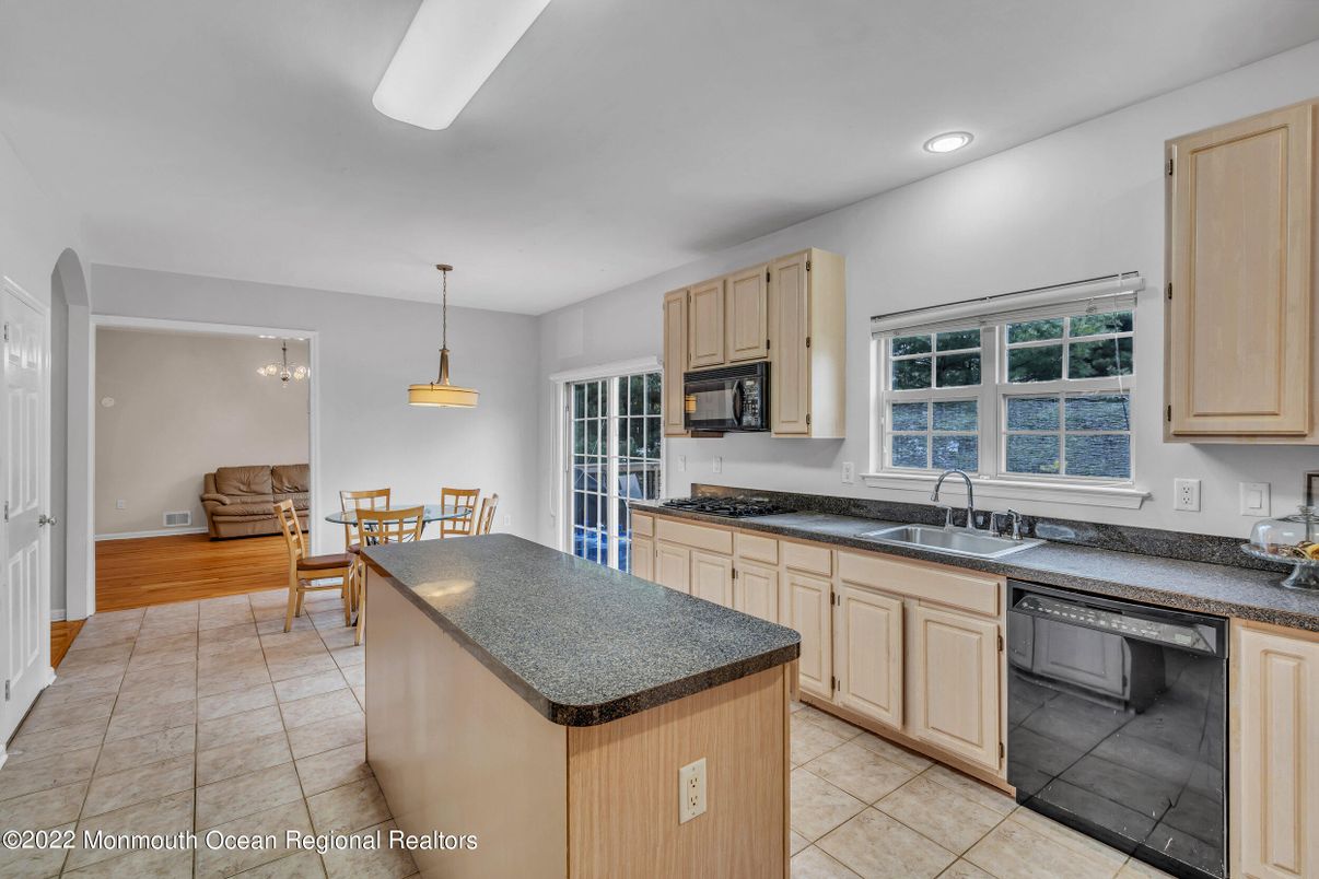 Dining room, Interior, Kitchen, Pendant Lights, Recessed Lighting, Wood Texture Flooring