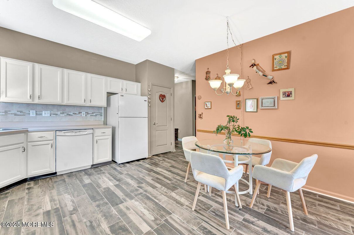 Chandelier, Dining room, Interior, Kitchen, Wood Texture Flooring