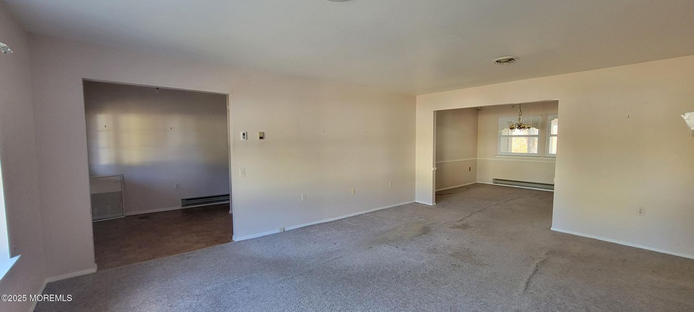 Empty room, Interior, Pendant Lights