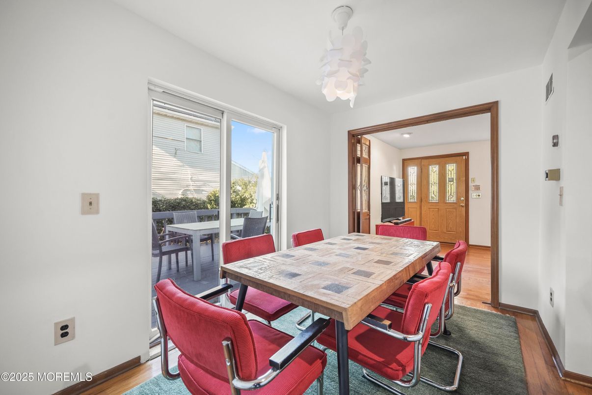 Chandelier, Dining room, Interior, Recessed Lighting, Wood Texture Flooring