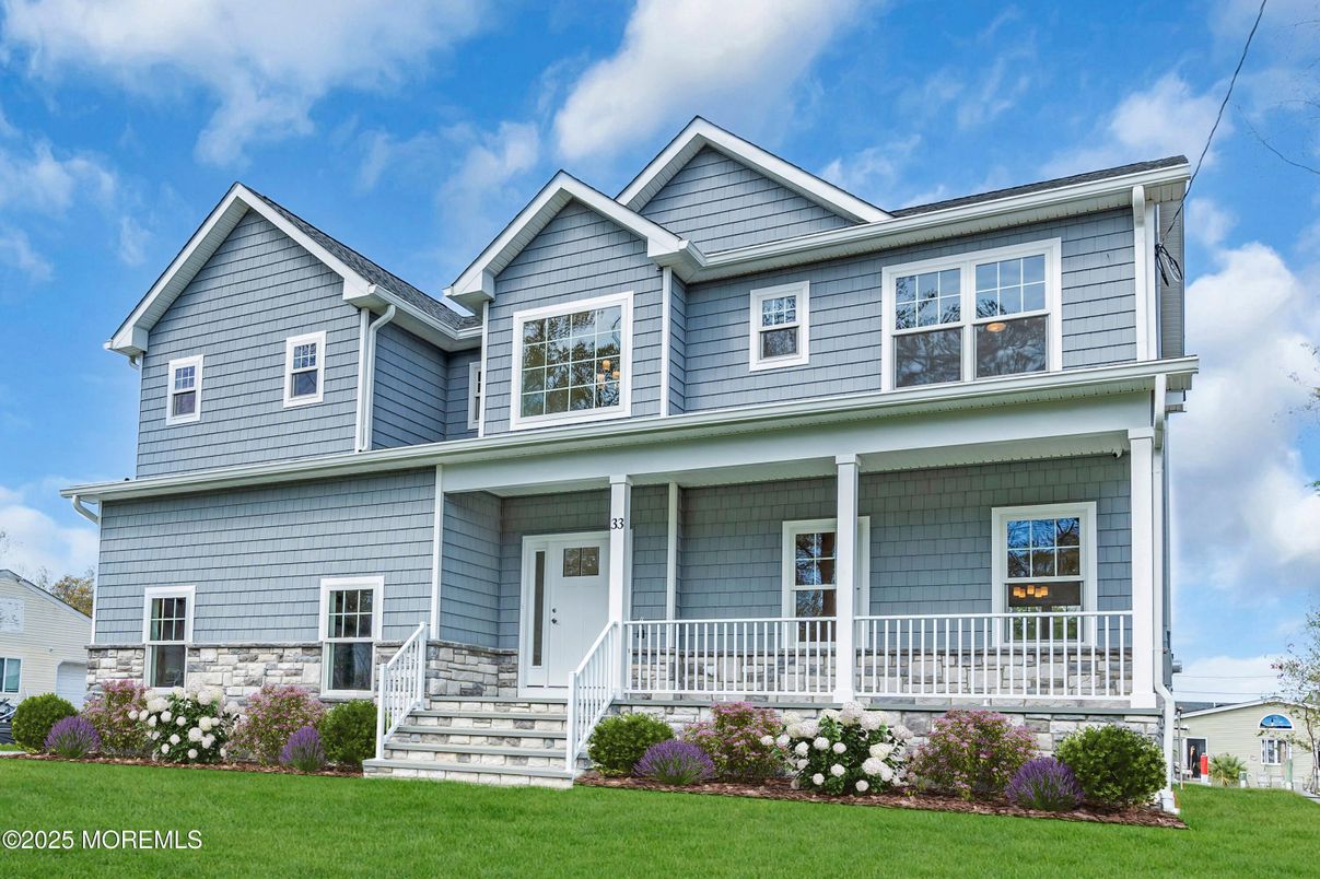Exterior, Facade, Farmhouse