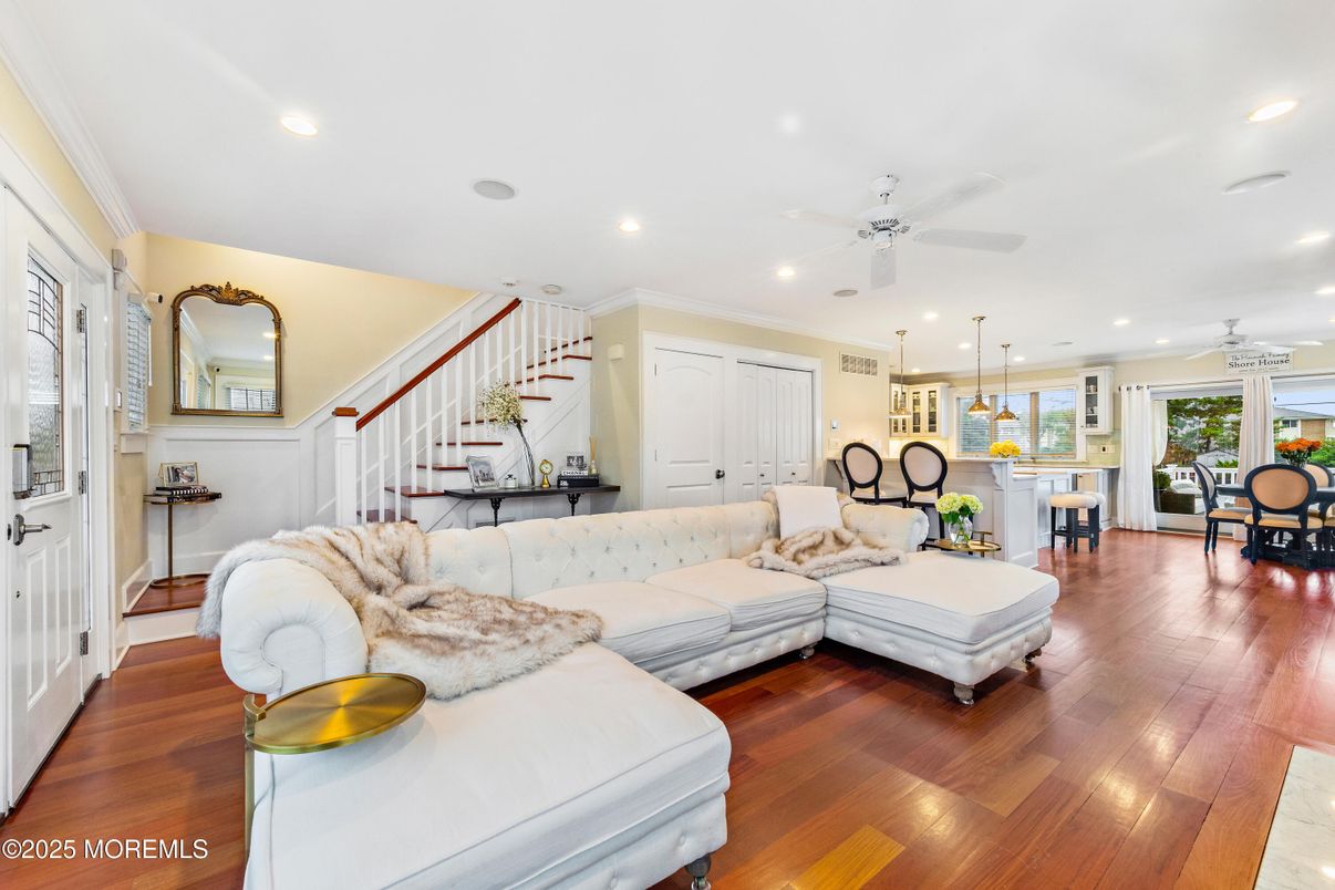 Dining room, Interior, Living room, Pendant Lights, Recessed Lighting, Wood Texture Flooring