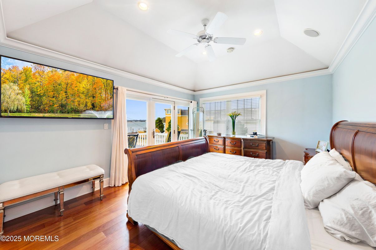 Bedroom, Interior, Recessed Lighting, Water, Wood Texture Flooring