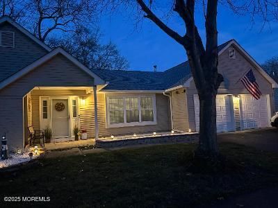 Attached, Exterior, Facade, Ranch