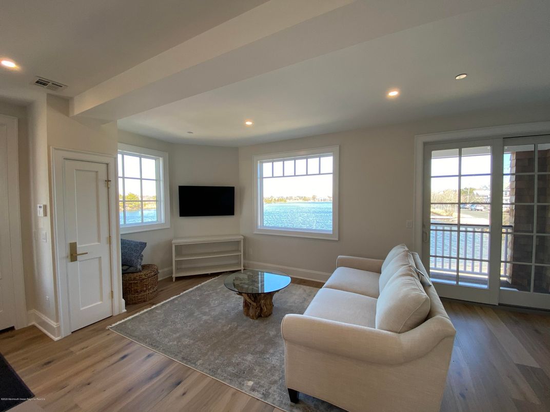 Interior, Living room, Recessed Lighting, Water, Wood Texture Flooring