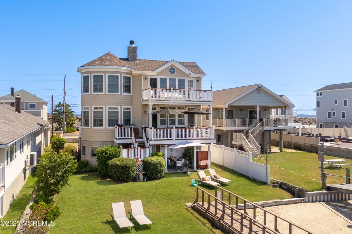 Backyard, Exterior, Facade, Queen Anne Victorian
