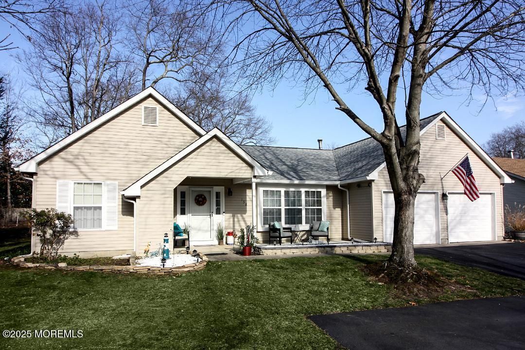 Attached, Exterior, Facade, Ranch