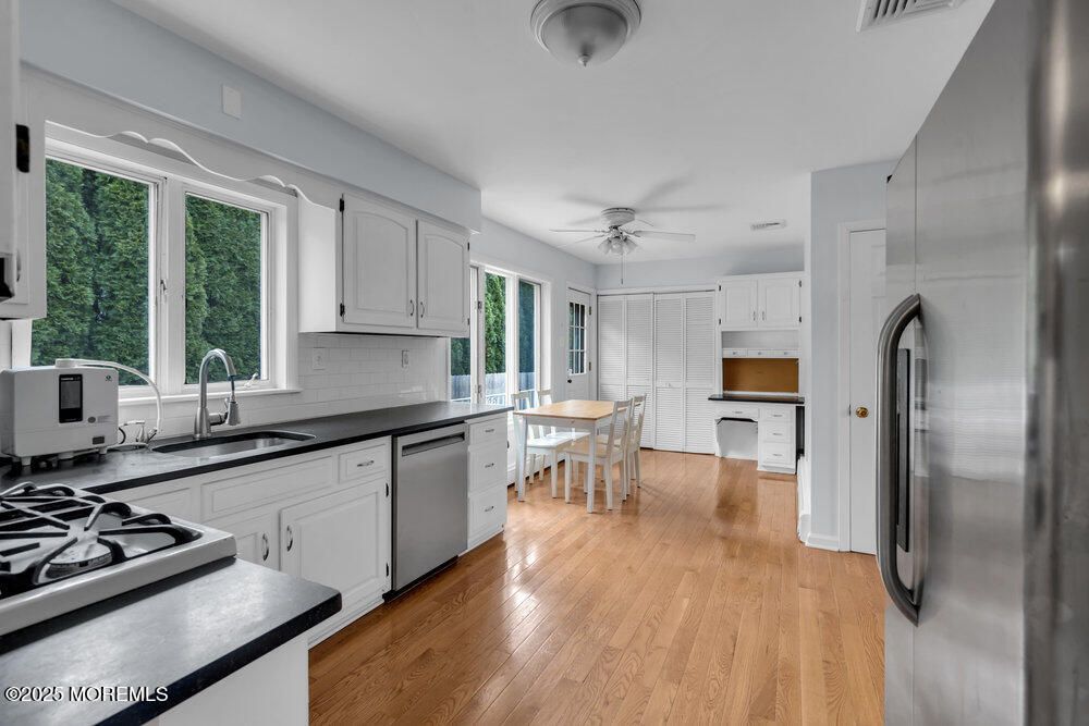 Dining room, Interior, Kitchen, Stainless Steel Appliances, Wood Texture Flooring