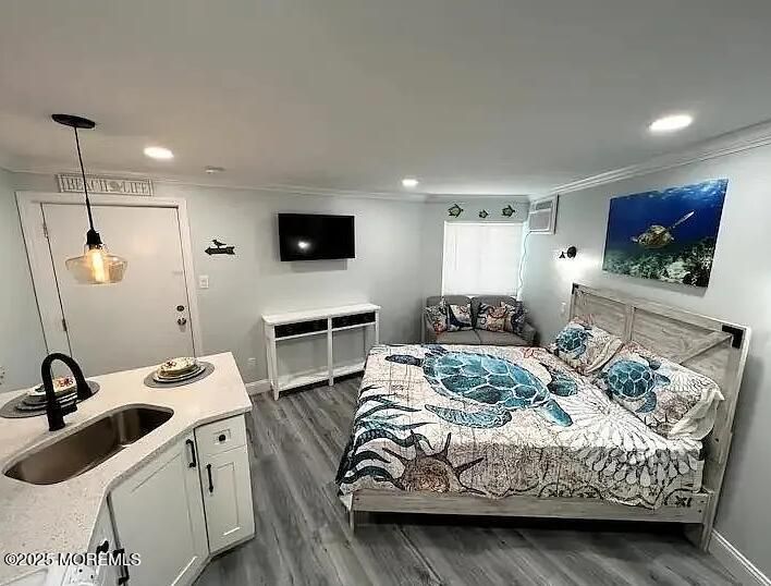 Bedroom, Interior, Pendant Lights, Recessed Lighting, Wood Texture Flooring