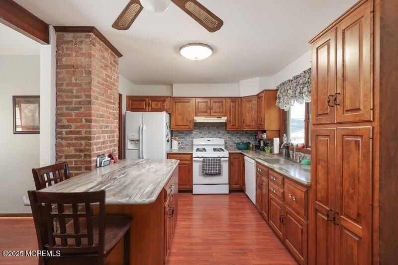 Dining room, Interior, Kitchen, Stone Walls, Wood Texture Flooring