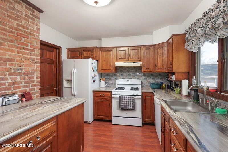 Interior, Kitchen, Stone Walls, Wood Texture Flooring