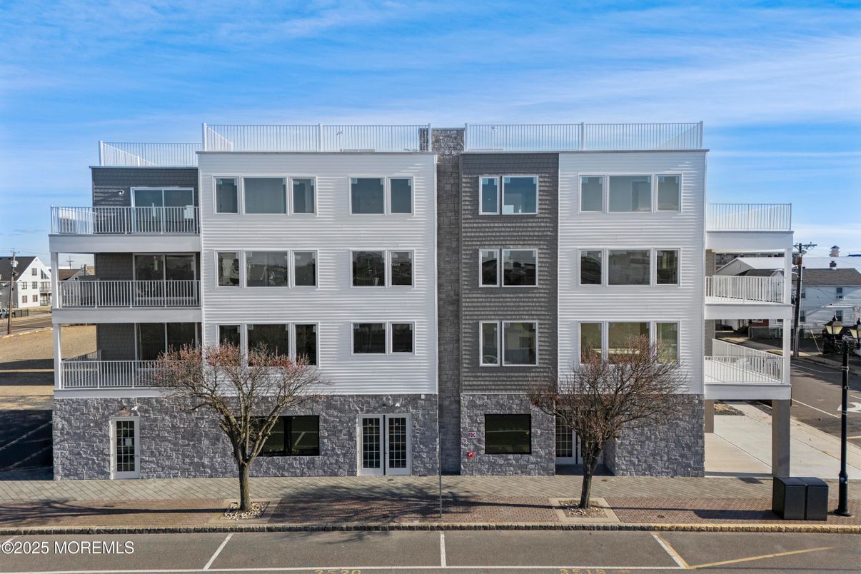 Exterior, Facade, Rowhouse