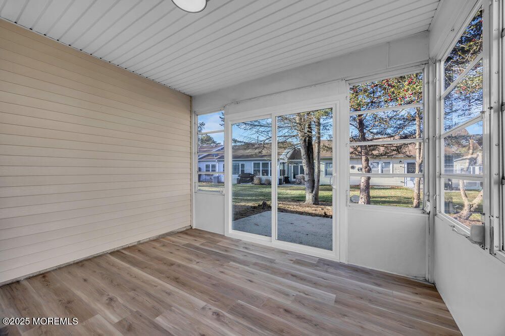 Empty room, Interior, Sun Room, Wood Texture Flooring
