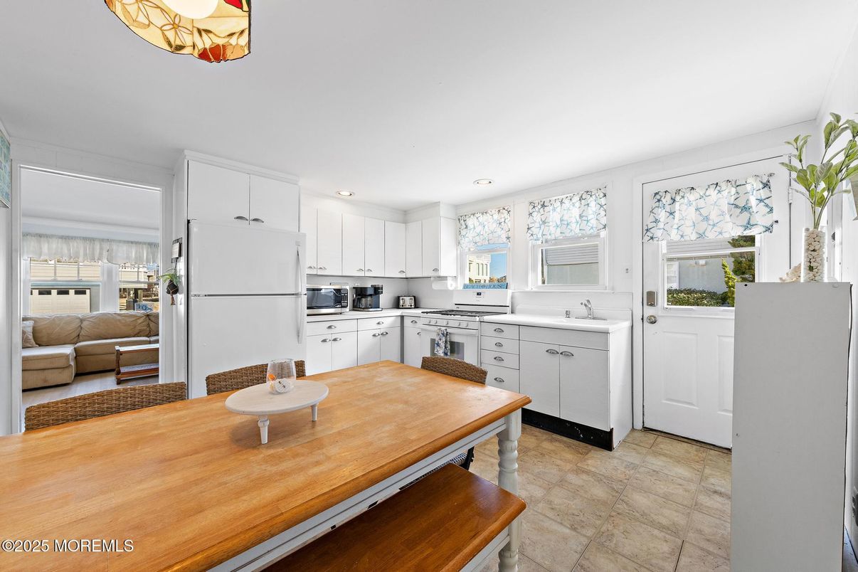 Dining room, Interior, Kitchen, Recessed Lighting