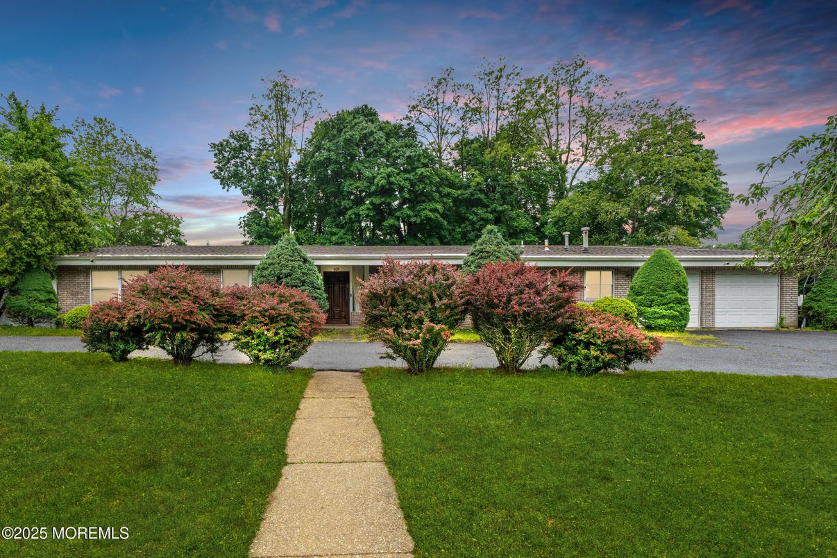 Attached, Backyard, Exterior, Facade, Brick Facade, Ranch