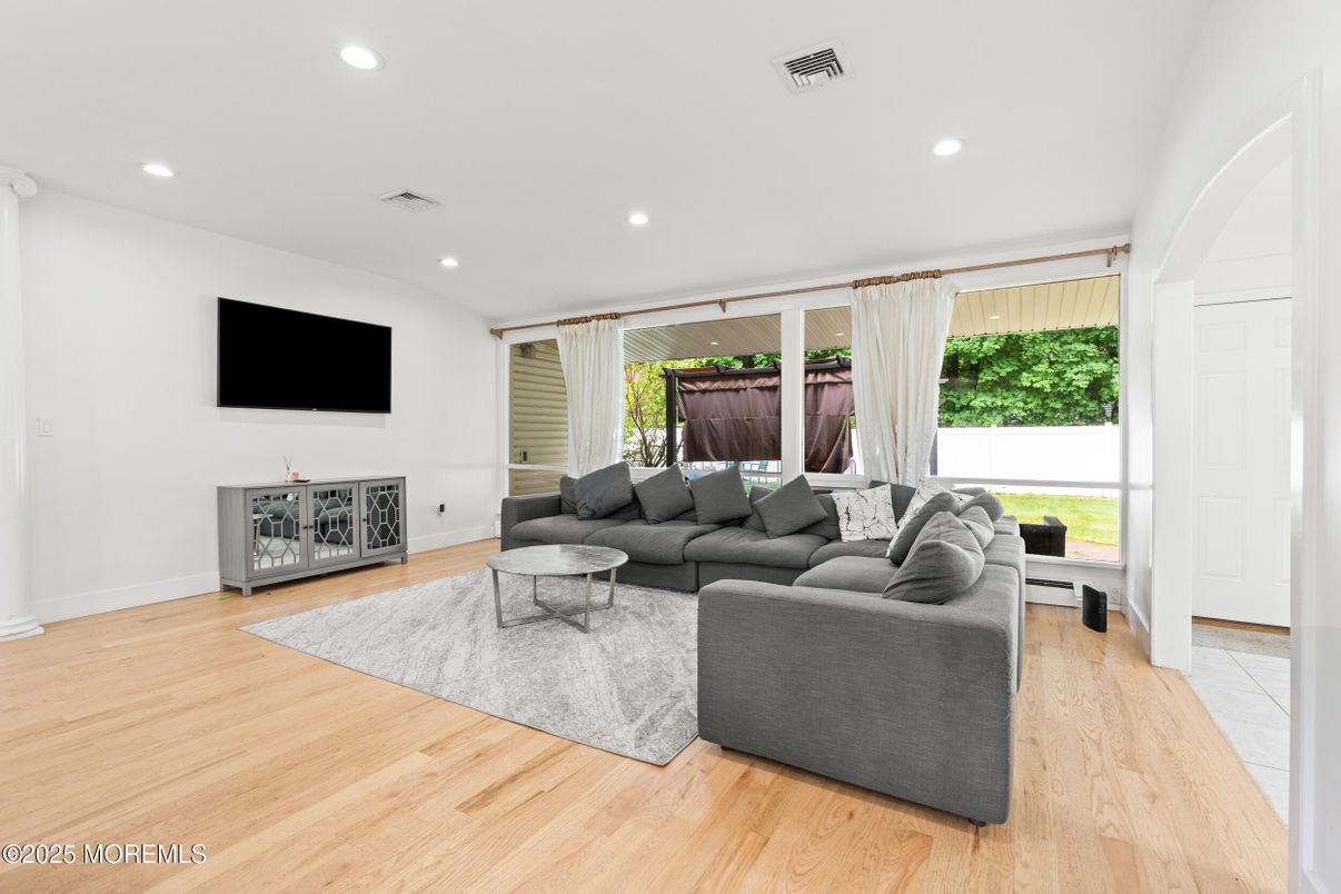 Interior, Living room, Recessed Lighting, Wood Texture Flooring