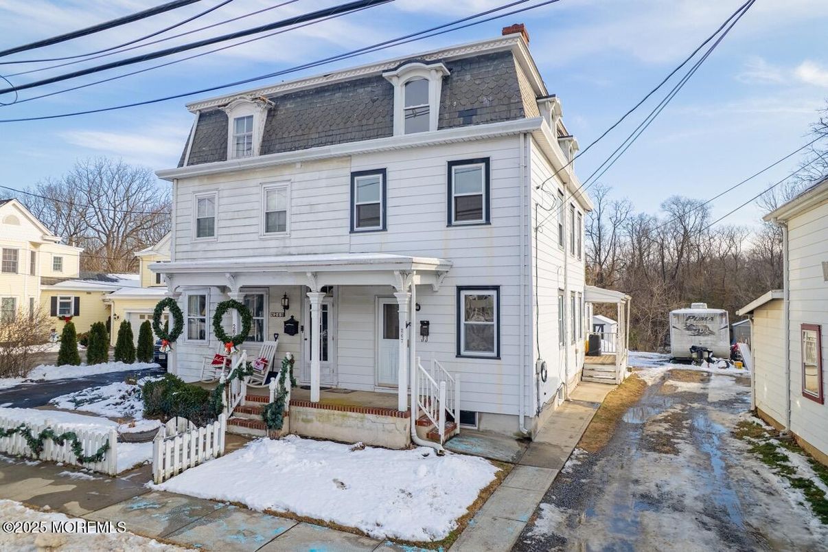 Exterior, Facade, American Foursquare