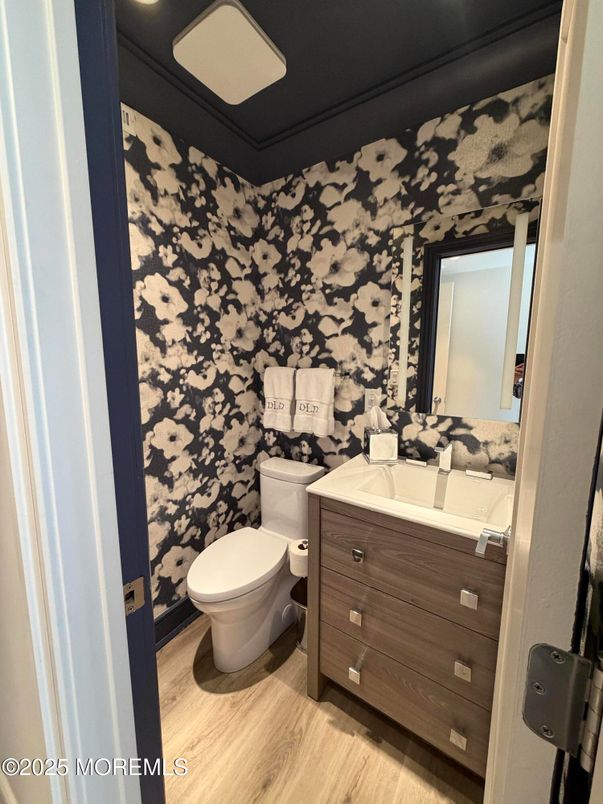 Bathroom, Interior, Recessed Lighting, Wood Texture Flooring