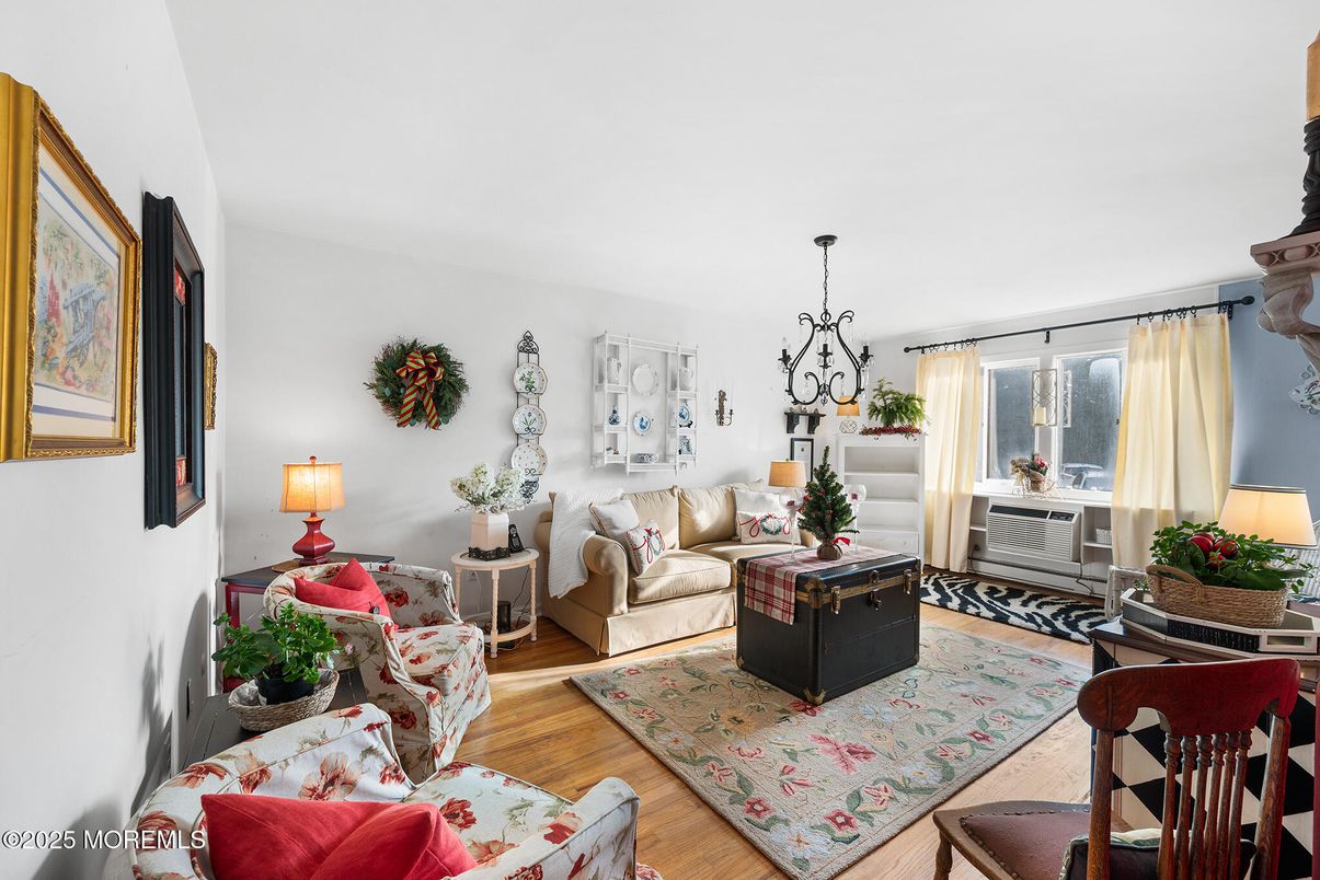 Interior, Living room, Pendant Lights, Wood Texture Flooring