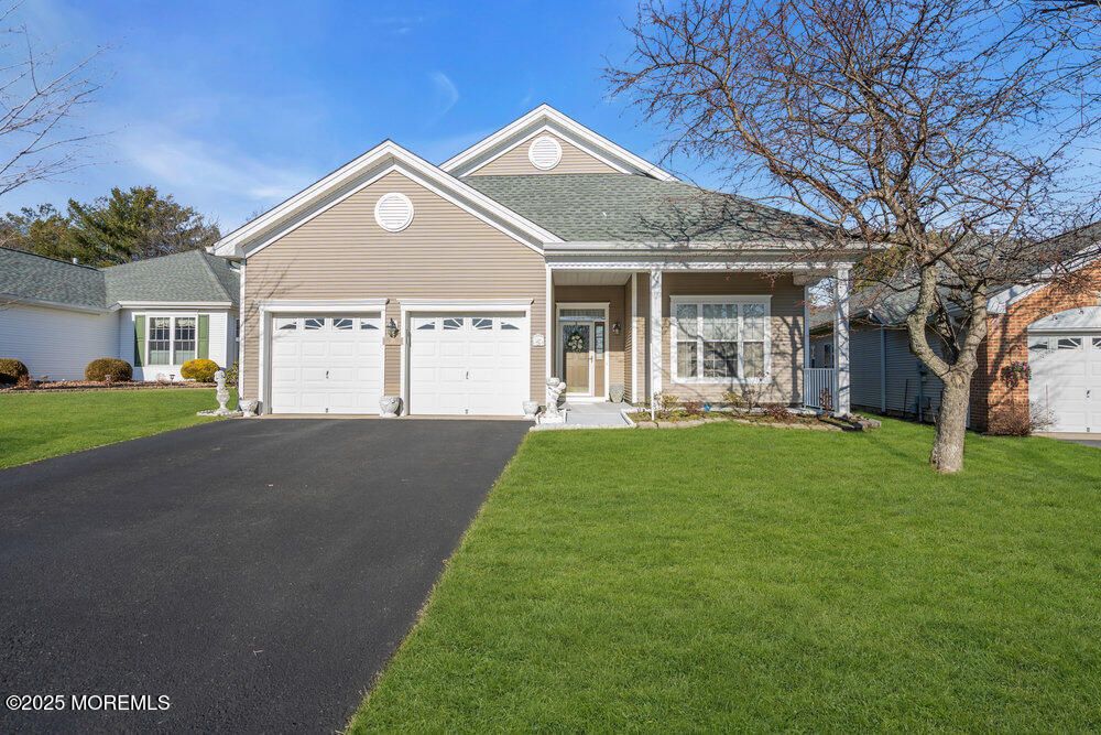 Attached, Exterior, Facade, Ranch