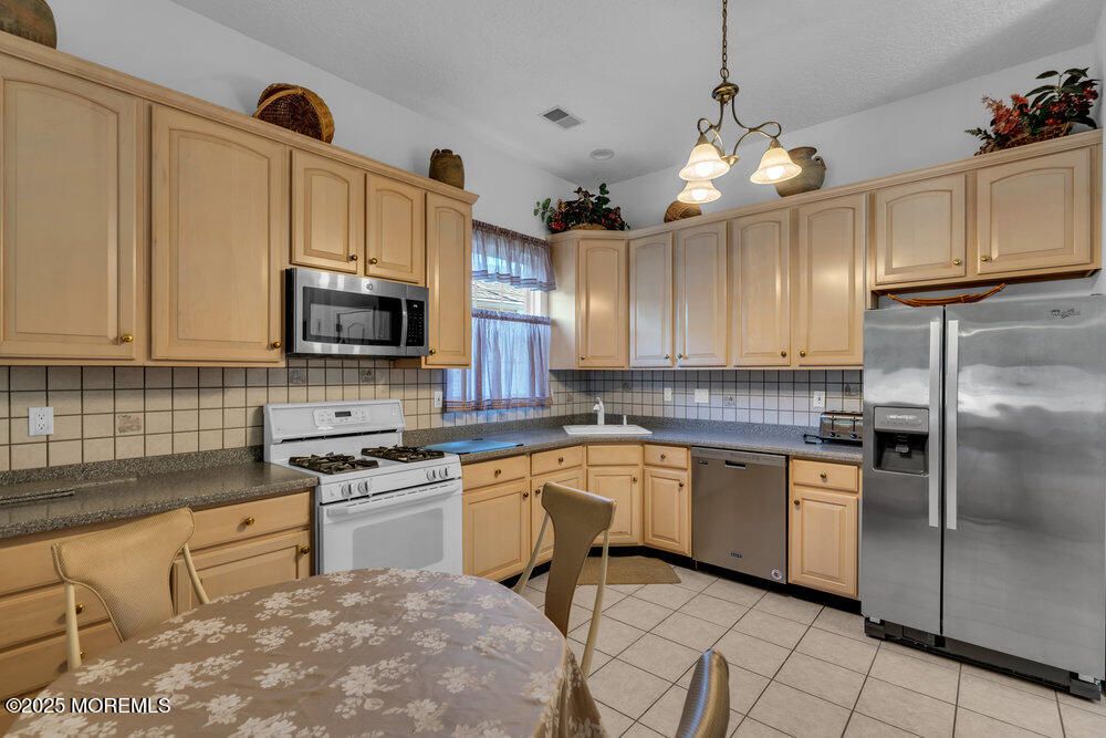 Interior, Kitchen, Pendant Lights, Stainless Steel Appliances