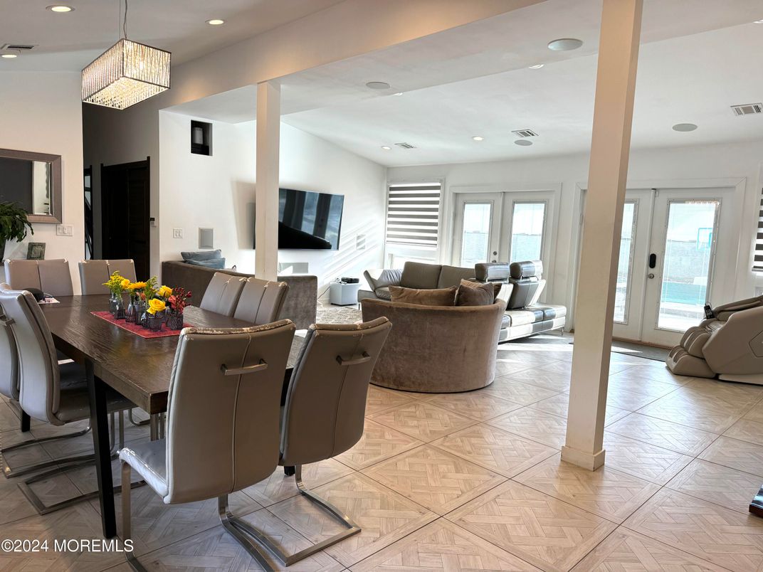Dining room, Interior, Living room, Pendant Lights, Recessed Lighting