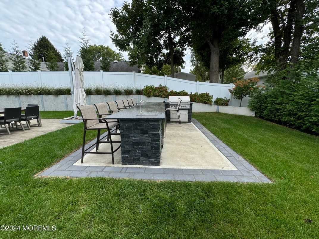 Backyard, Exterior, Outdoor Kitchen