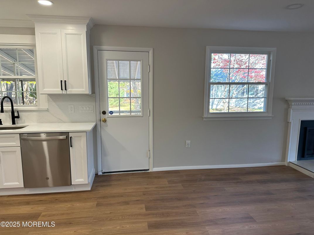 Fireplace, Interior, Kitchen, Recessed Lighting, Wood Texture Flooring