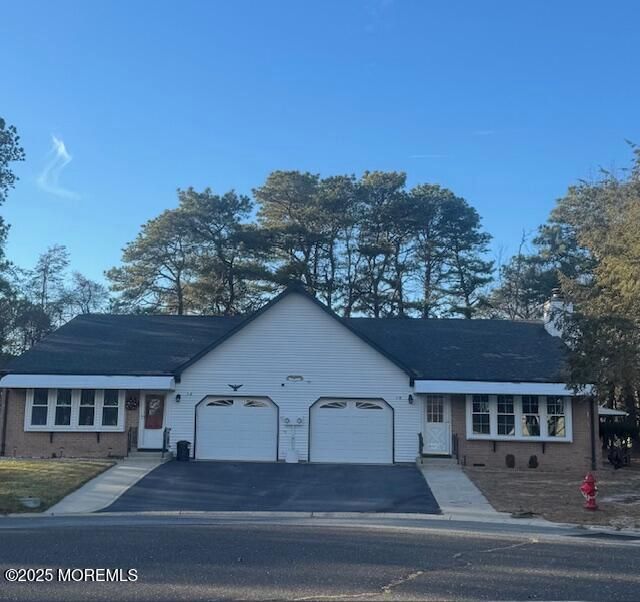 Attached, Exterior, Facade, Ranch