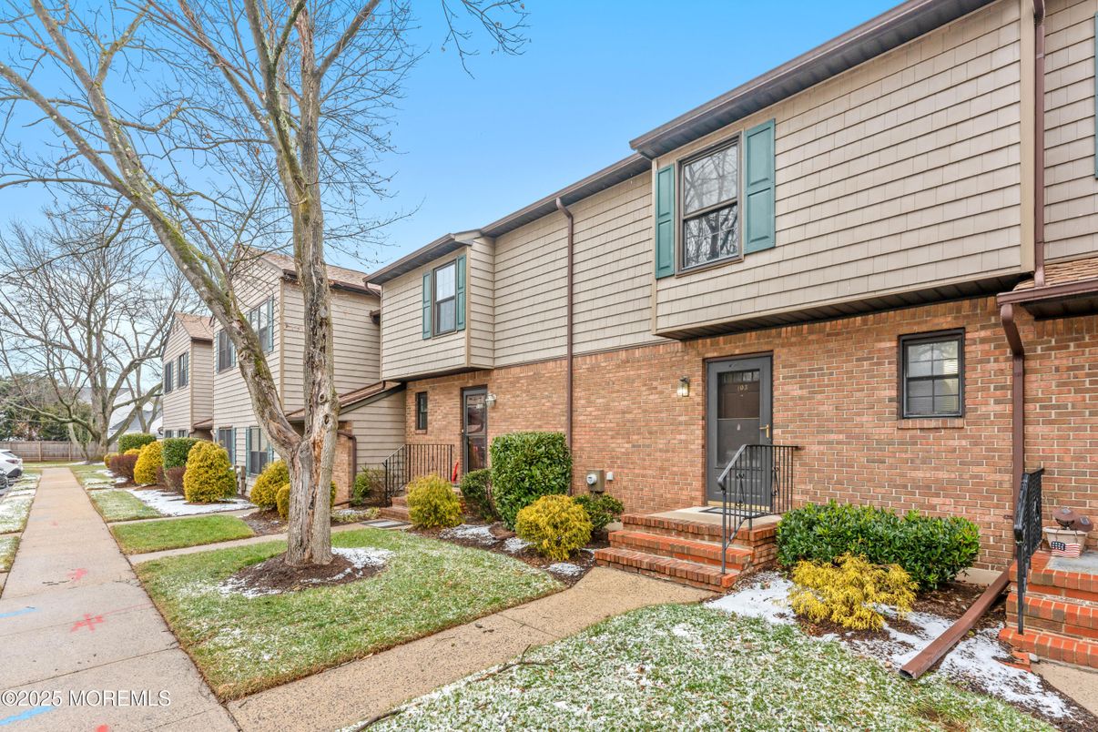 Exterior, Facade, Brick Facade, Rowhouse